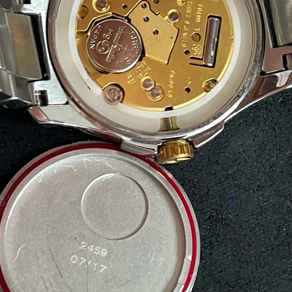 GUCCI G-Timeless YA126531 Two-Tone PVD Stainless Steel ladies Watch - Picture 16 of 17